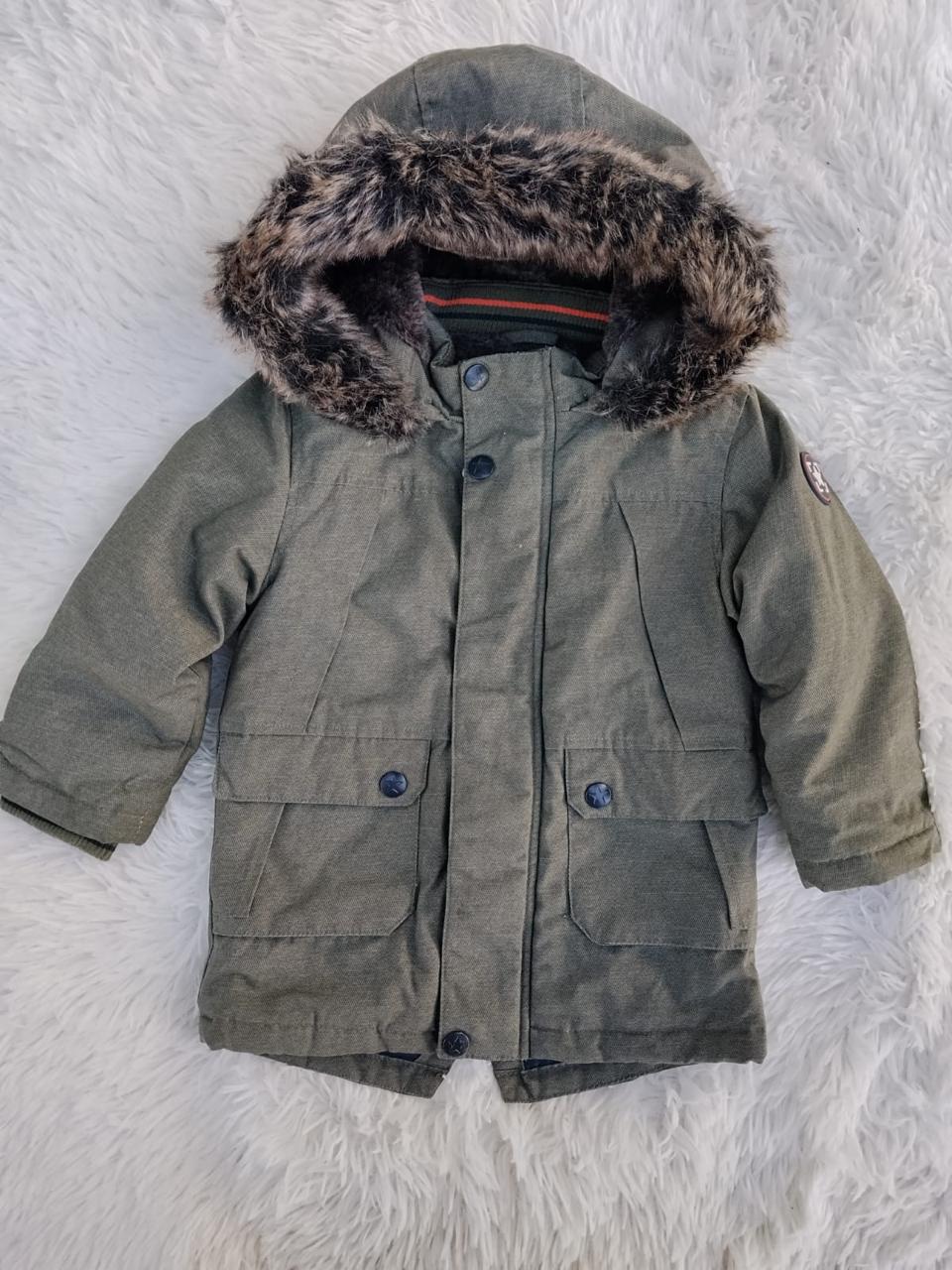 Parka Niño Oliva con Capucha Pelo Sintético